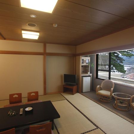 Hotel New Tomiyoshi à Atami  Extérieur photo